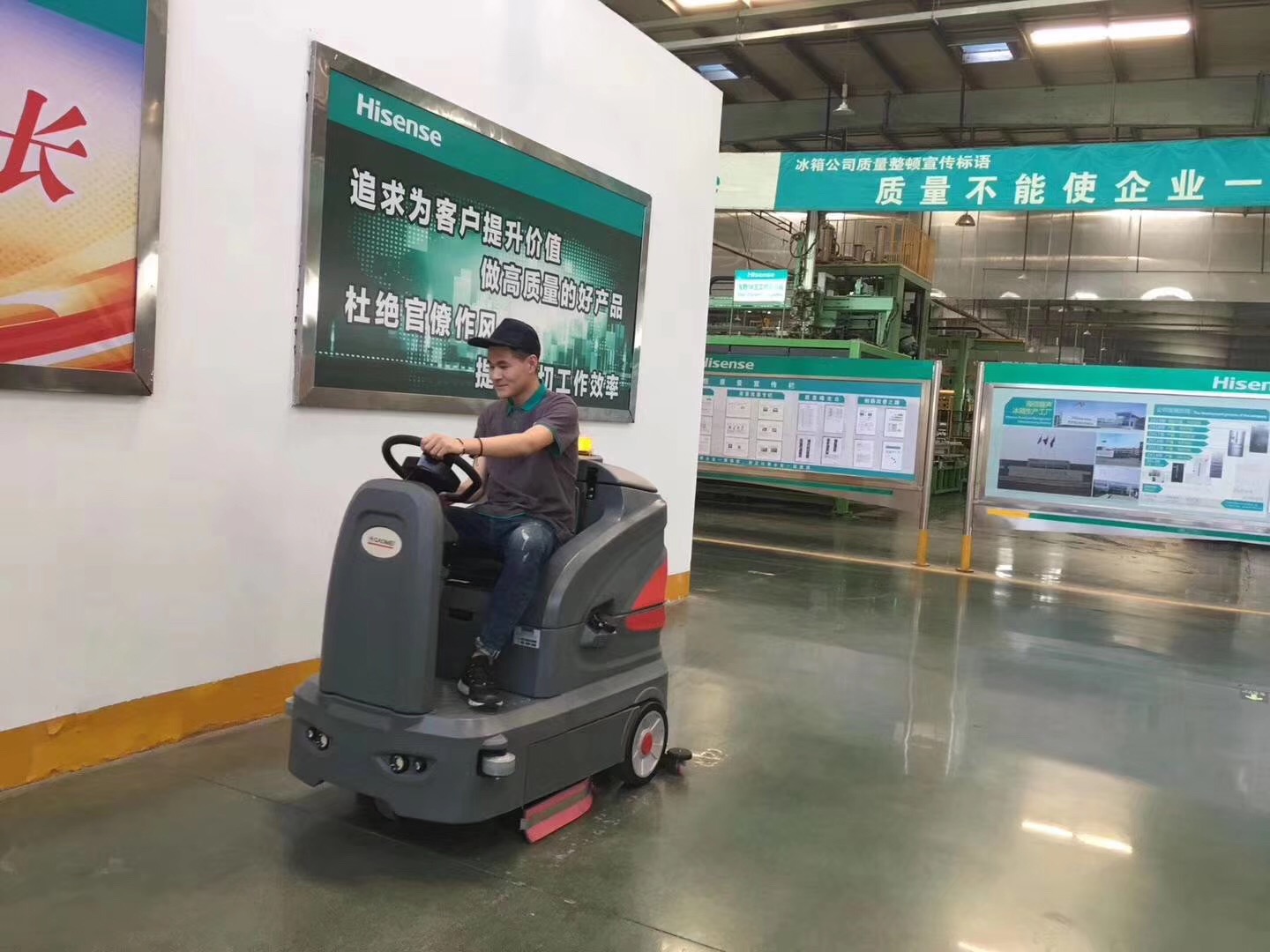 重慶駕駛式自動洗地車