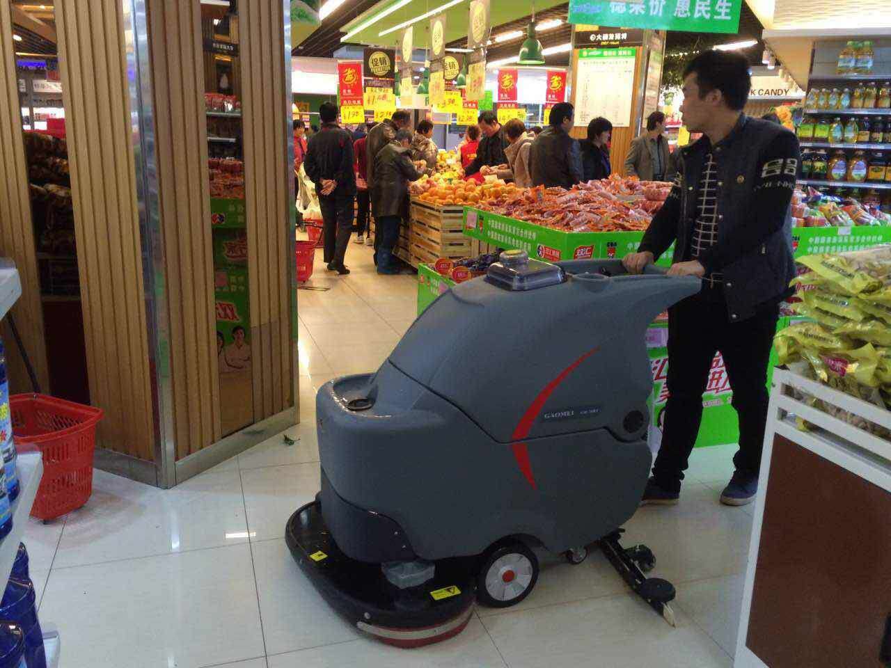 小型洗地機(jī)多少錢(qián)一臺(tái)