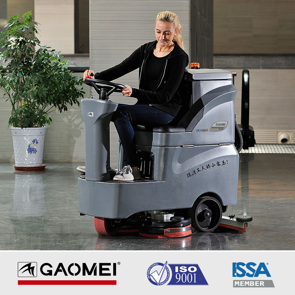 選購洗地機(jī)時駕駛式與手推式的主要區(qū)別在哪？