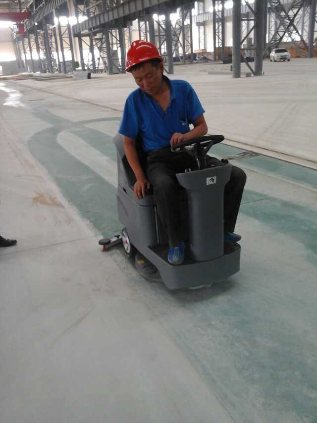 洗地機(jī)和掃地機(jī)是一種綜合性比較強(qiáng)的清潔工具