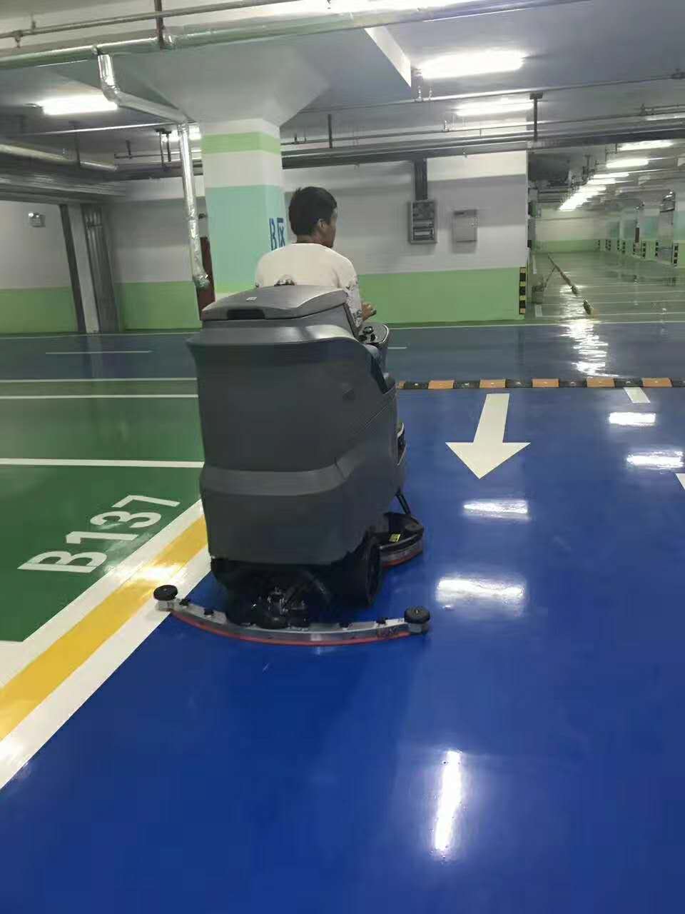 工廠車間地面清潔可以使用電瓶式自動洗地車嗎？
