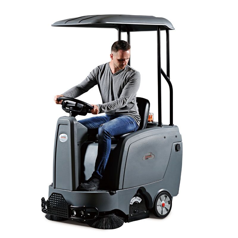 學校場所使用掃地機清掃地面衛(wèi)生