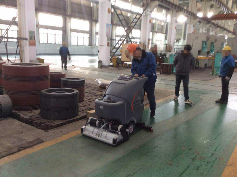 洗地機(jī)廠家解析洗地機(jī)所具備的優(yōu)勢(shì)？