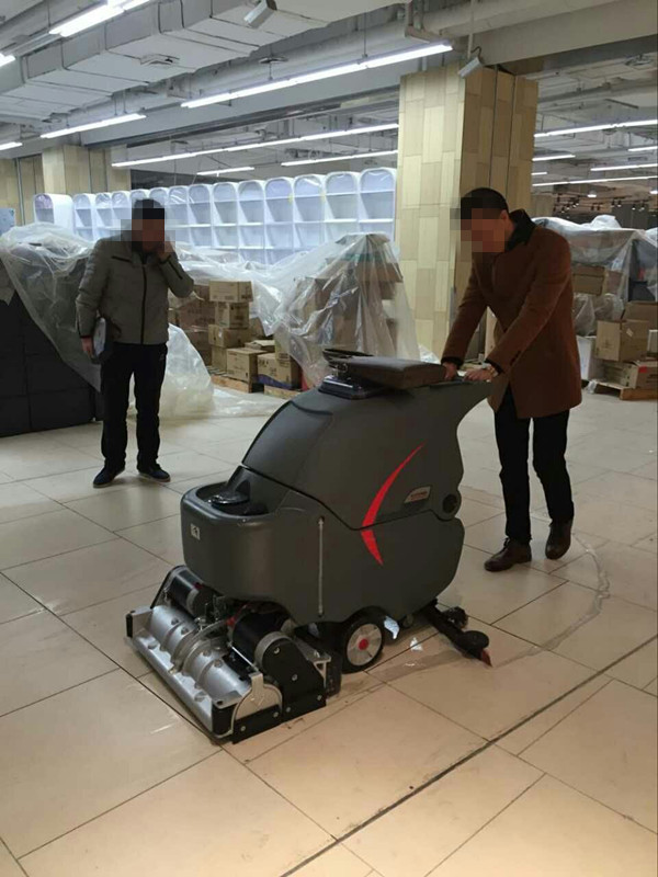 手推式洗地機應(yīng)該如何正確使用