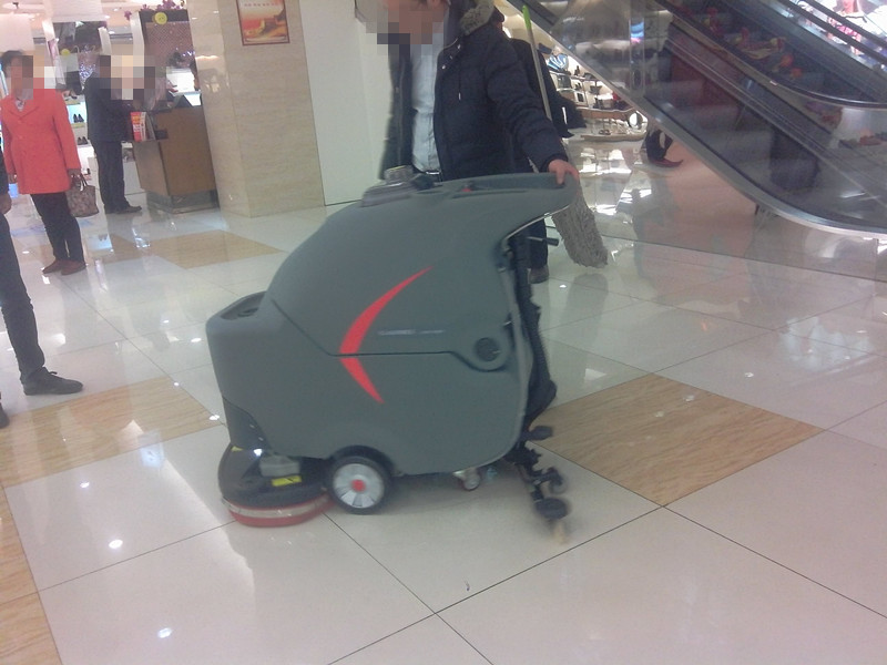 分享一下洗地機電瓶使用跟維護需要注意的問題