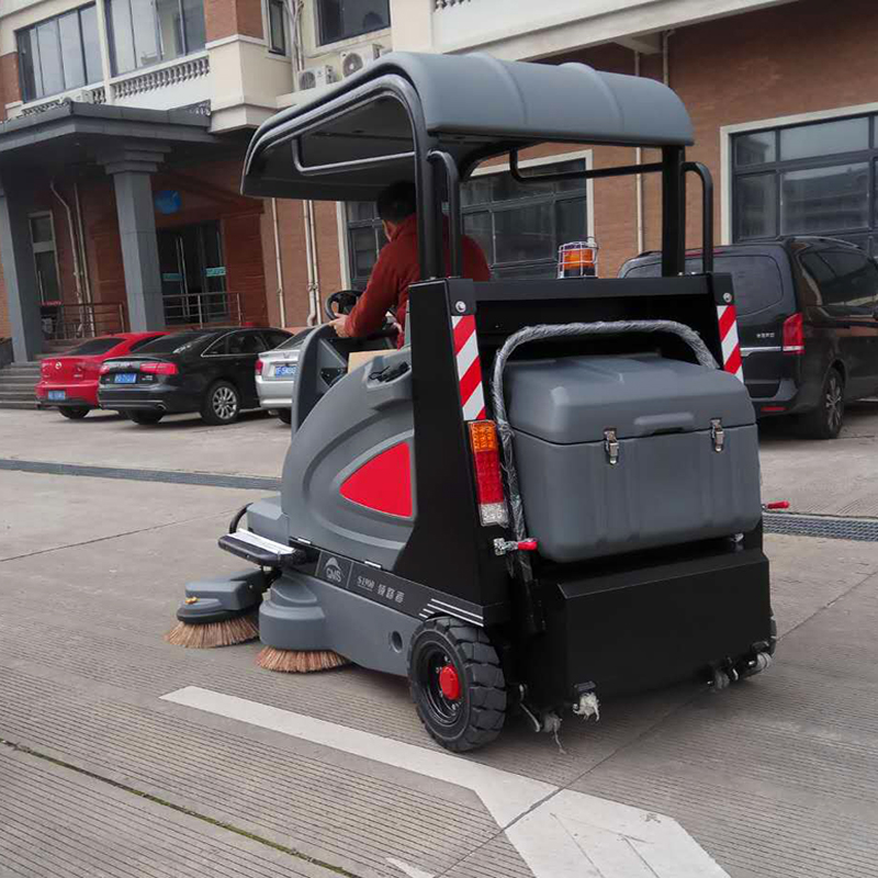 駕駛式掃地機(jī)一般多少錢(qián)？